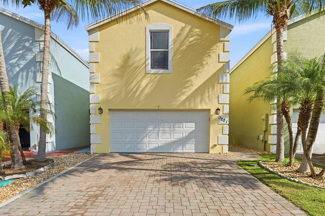 3221 Johns Place, Palm Springs, FL 33461
