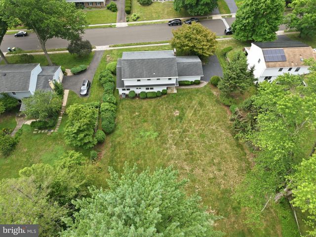 1111 UNIVERSITY DR, Yardley, PA 19067