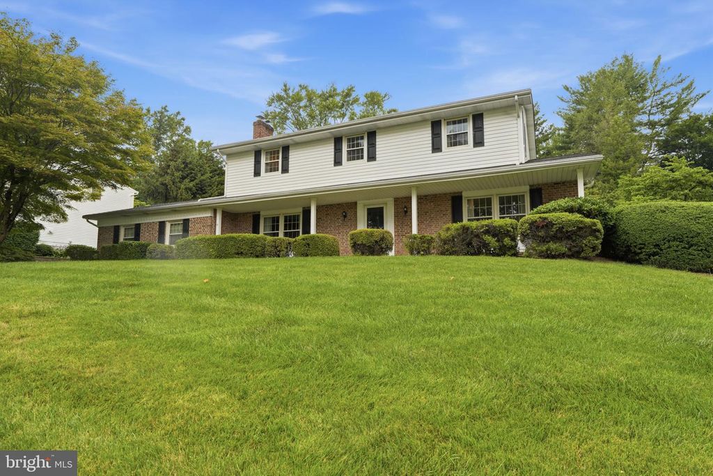 1111 UNIVERSITY DR, Yardley, PA 19067