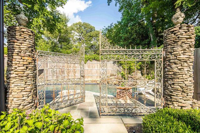 180 CRESTMERE PL, Memphis, TN 38112