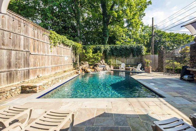 180 CRESTMERE PL, Memphis, TN 38112
