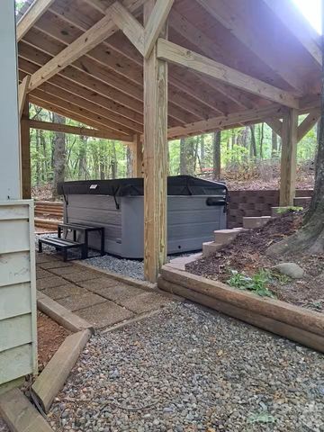 73 Pine Road, Rosman, NC 28772