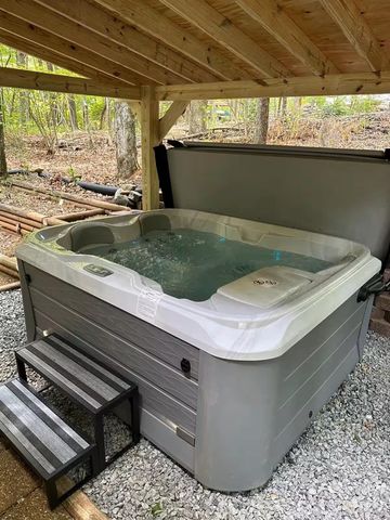 73 Pine Road, Rosman, NC 28772