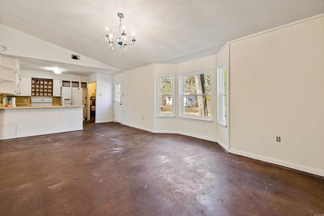 8422 Robinwood Dr, Mabelvale, AR 72103