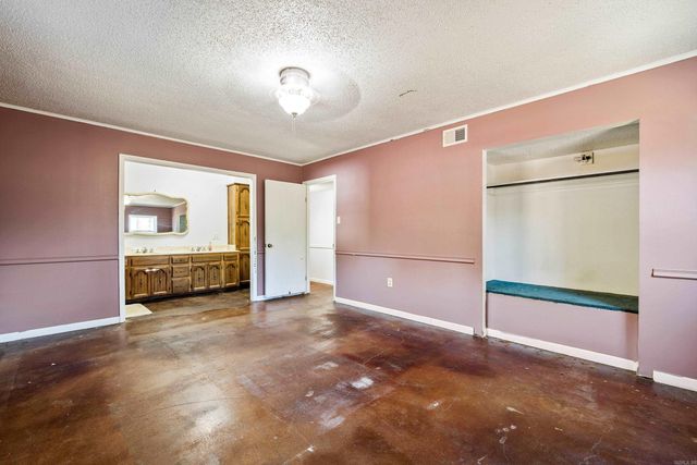 8422 Robinwood Dr, Mabelvale, AR 72103