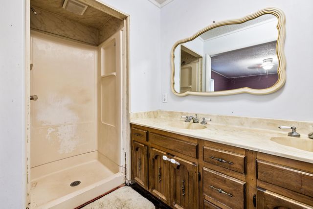 8422 Robinwood Dr, Mabelvale, AR 72103