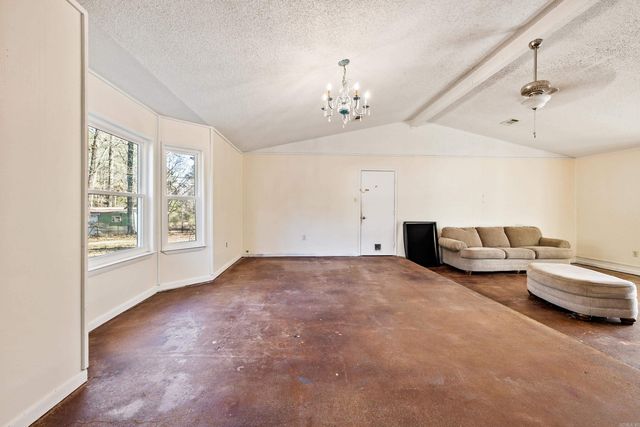 8422 Robinwood Dr, Mabelvale, AR 72103