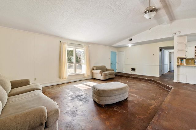 8422 Robinwood Dr, Mabelvale, AR 72103