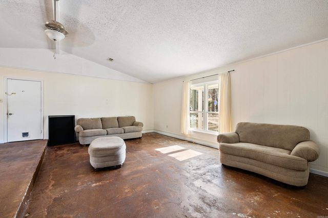 8422 Robinwood Dr, Mabelvale, AR 72103