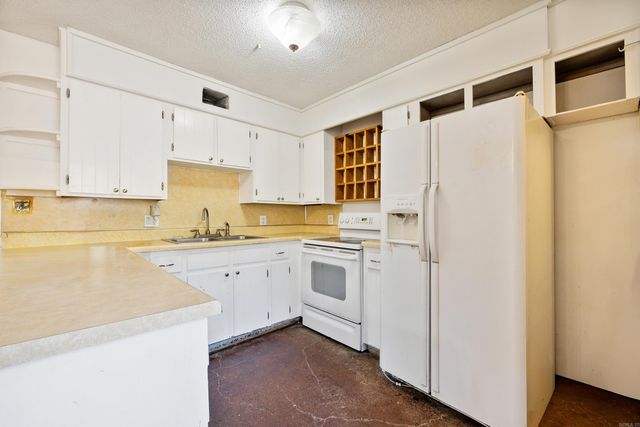 8422 Robinwood Dr, Mabelvale, AR 72103