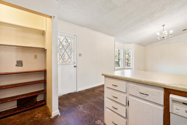 8422 Robinwood Dr, Mabelvale, AR 72103