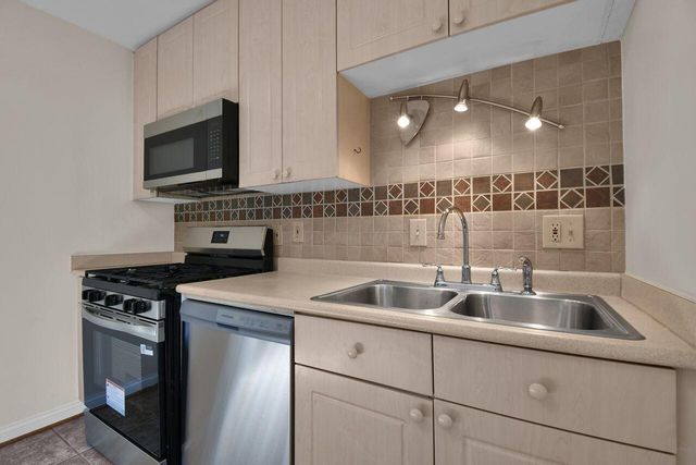 239 N Kellner Road, Columbus, OH 43209