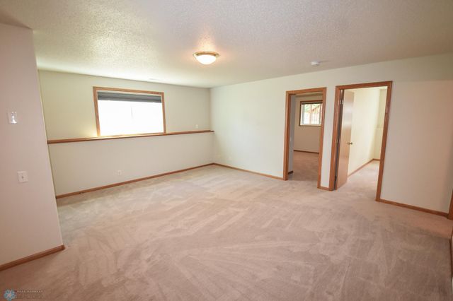 1729 49th Street S, Fargo, ND 58103