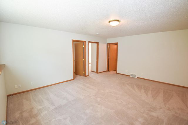 1729 49th Street S, Fargo, ND 58103