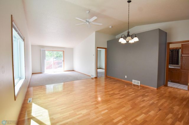 1729 49th Street S, Fargo, ND 58103