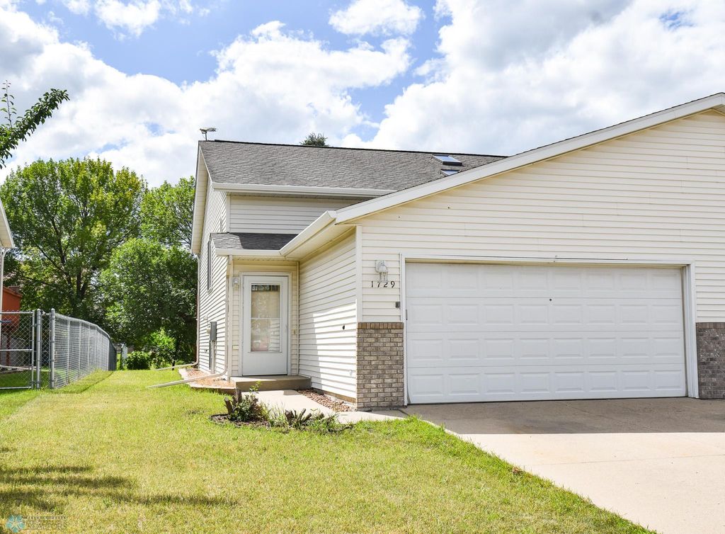 1729 49th Street S, Fargo, ND 58103