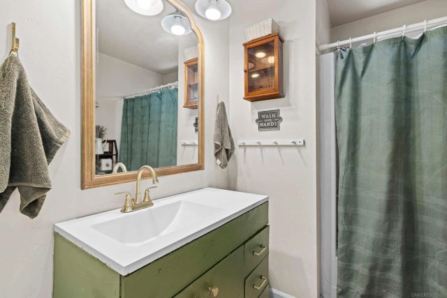 9750 Ivanho St, Spring Valley, CA 91977