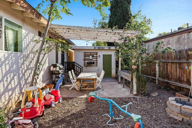 9750 Ivanho St, Spring Valley, CA 91977