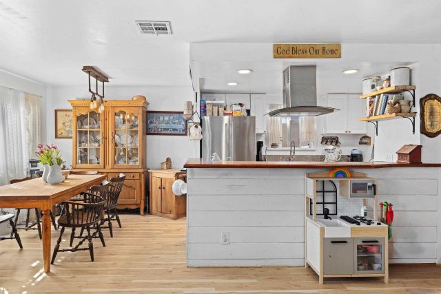 9750 Ivanho St, Spring Valley, CA 91977