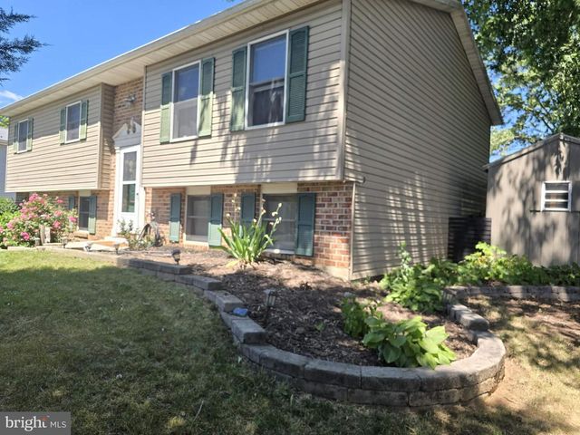 1047 CELESTE DRIVE, Shippensburg, PA 17257