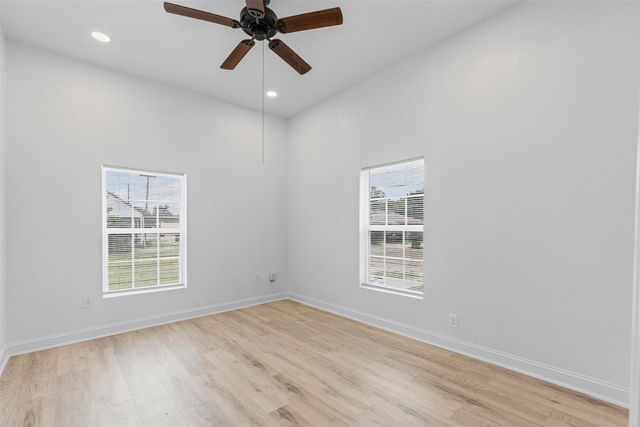512 E Willingham Street, Cleburne, TX 76031