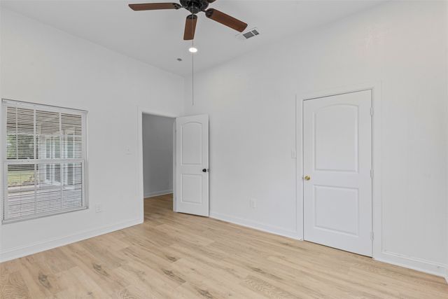 512 E Willingham Street, Cleburne, TX 76031