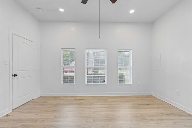 512 E Willingham Street, Cleburne, TX 76031