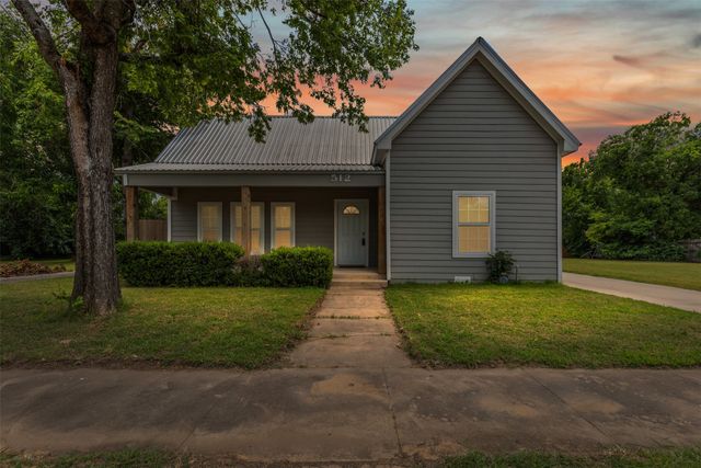512 E Willingham Street, Cleburne, TX 76031