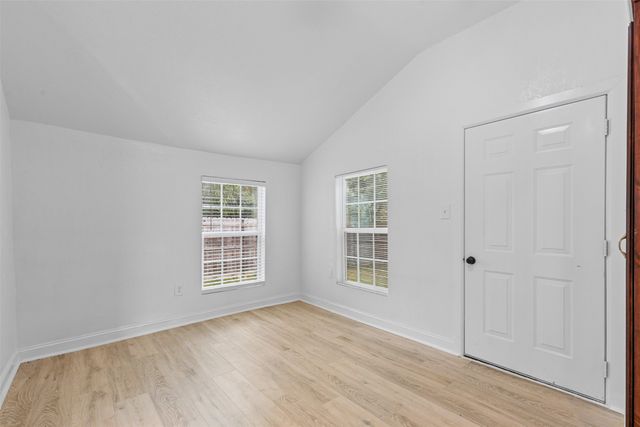 512 E Willingham Street, Cleburne, TX 76031