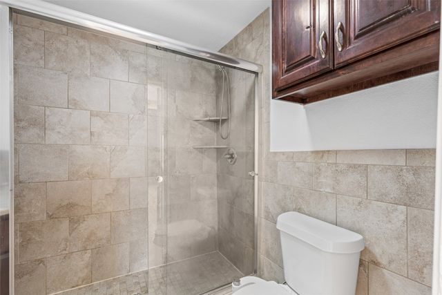 512 E Willingham Street, Cleburne, TX 76031