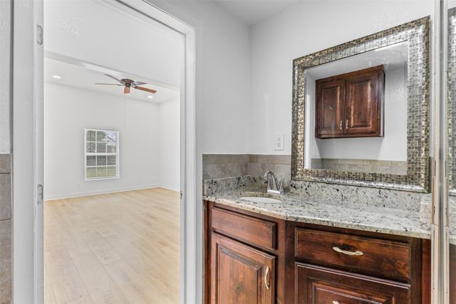 512 E Willingham Street, Cleburne, TX 76031