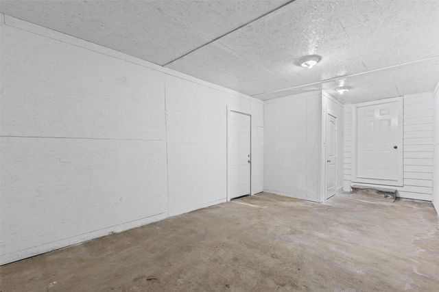 512 E Willingham Street, Cleburne, TX 76031