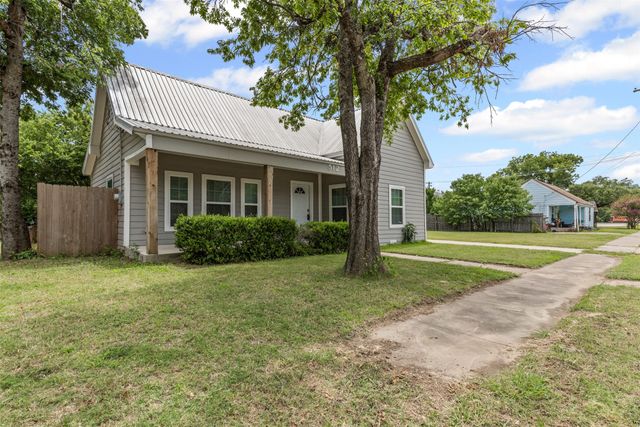 512 E Willingham Street, Cleburne, TX 76031