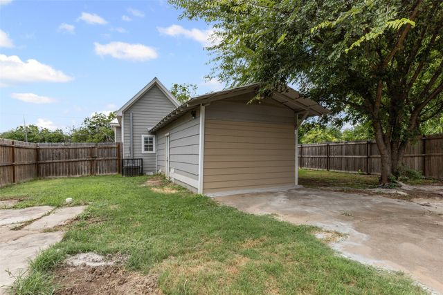 512 E Willingham Street, Cleburne, TX 76031