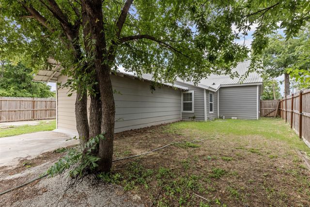 512 E Willingham Street, Cleburne, TX 76031