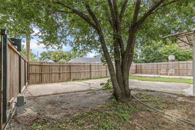 512 E Willingham Street, Cleburne, TX 76031