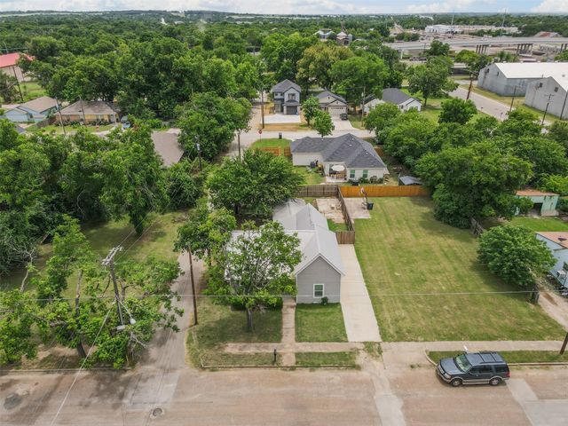 512 E Willingham Street, Cleburne, TX 76031