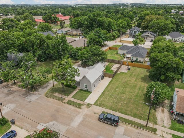 512 E Willingham Street, Cleburne, TX 76031