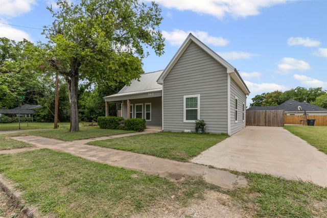 512 E Willingham Street, Cleburne, TX 76031