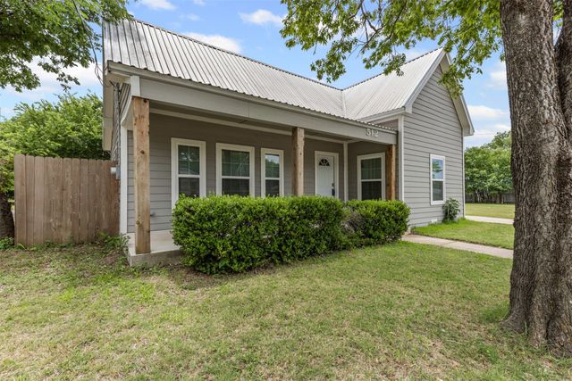 512 E Willingham Street, Cleburne, TX 76031