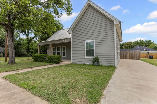 512 E Willingham Street, Cleburne, TX 76031