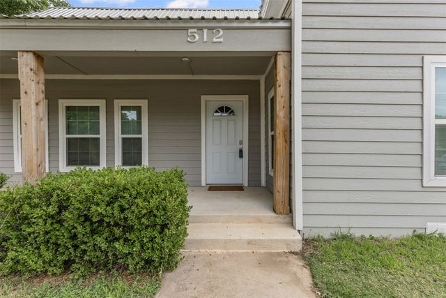 512 E Willingham Street, Cleburne, TX 76031