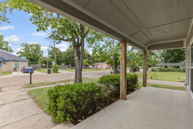 512 E Willingham Street, Cleburne, TX 76031