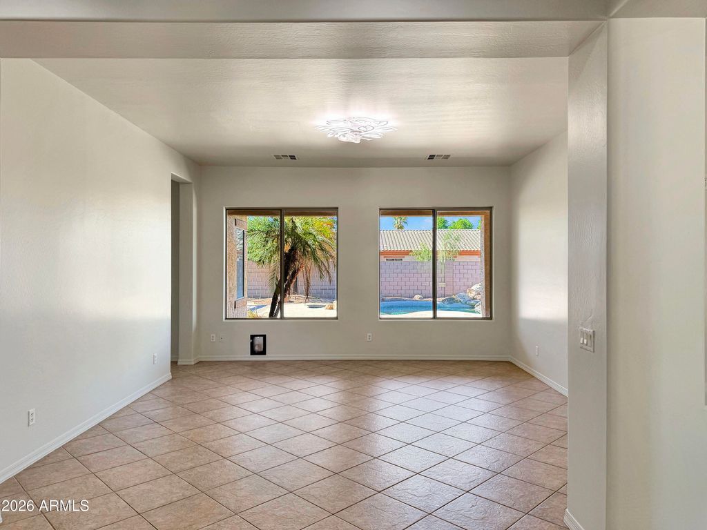 8027 W SAN MIGUEL Avenue, Glendale, AZ 85303 — photo 4
