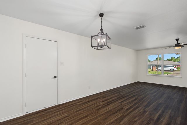 815 Steve Ct, Sanger, TX 76266