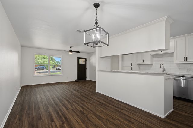 815 Steve Ct, Sanger, TX 76266