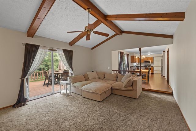 25872 Hunt Club Boulevard, Farmington, MI 48335