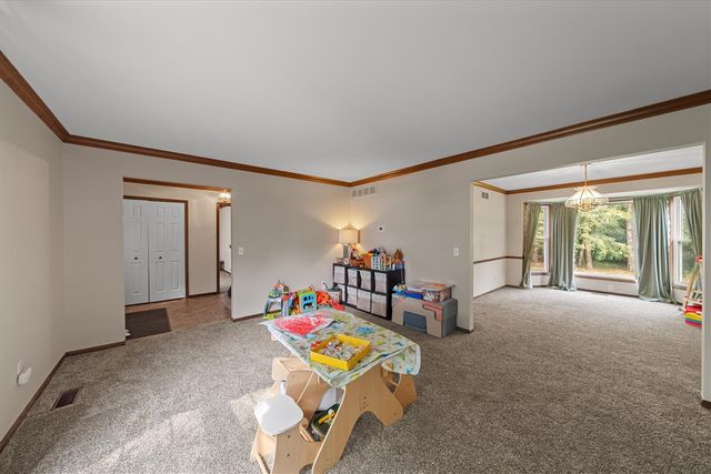 25872 Hunt Club Boulevard, Farmington, MI 48335