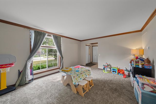 25872 Hunt Club Boulevard, Farmington, MI 48335