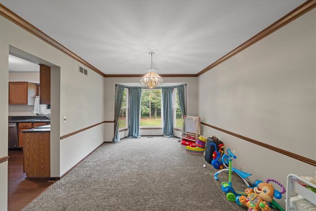 25872 Hunt Club Boulevard, Farmington, MI 48335